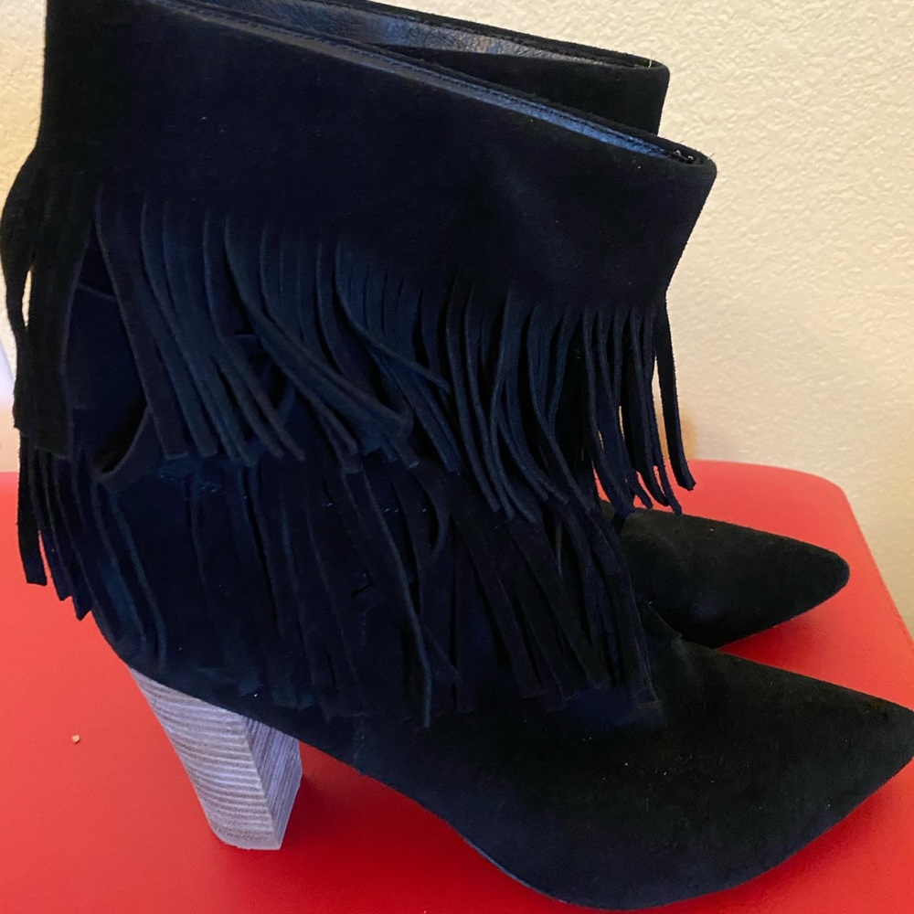 Elaine Turner black booties